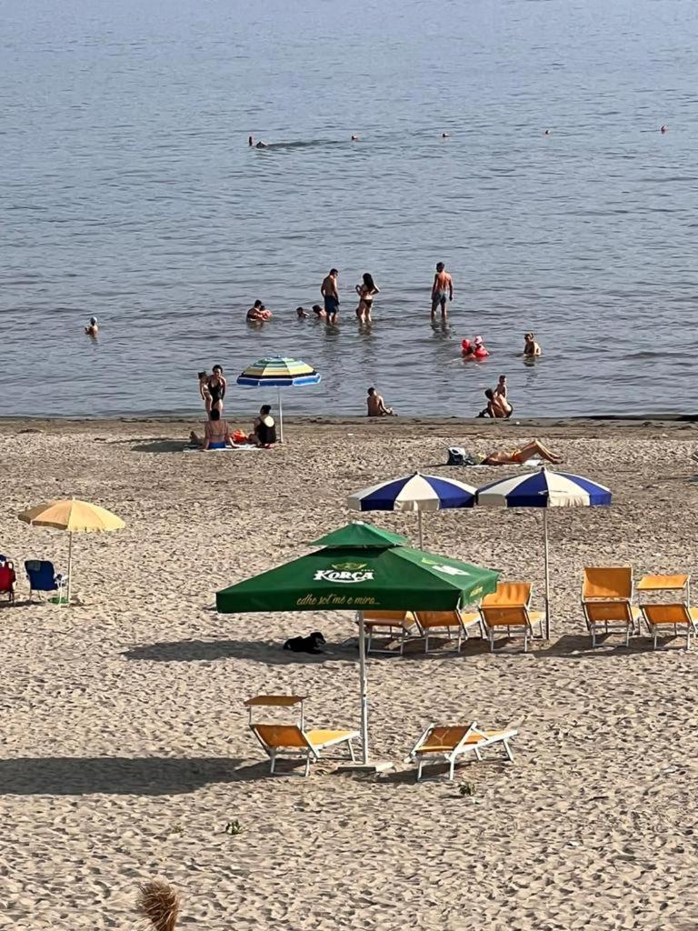 Soleil Apartment With Sunbed & Umbrella Vlorë 外观 照片