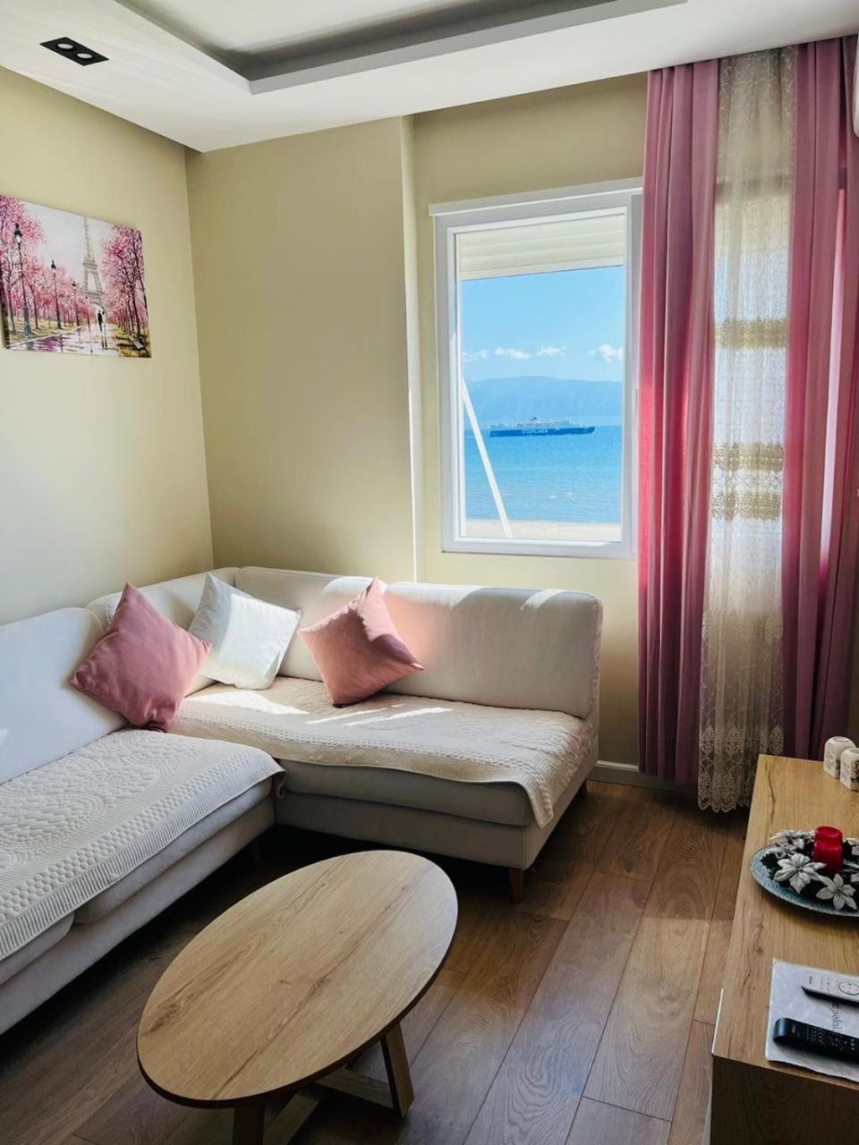Soleil Apartment With Sunbed & Umbrella Vlorë 外观 照片